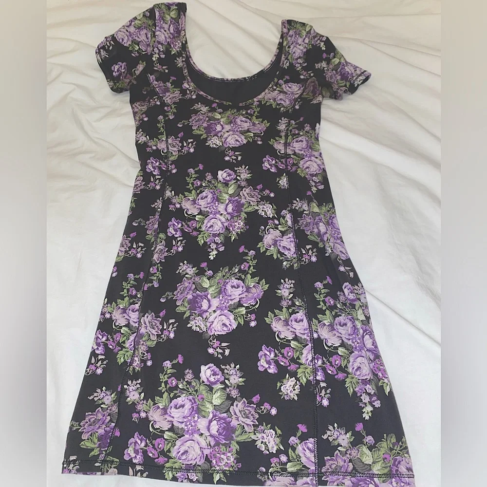 Body Con Talula T-shirt Dress - Picture 4 of 4